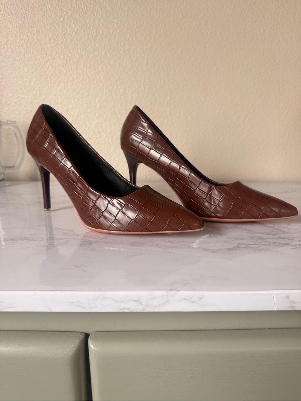 Women's Brown Croc-Embossed Pointed Toe Pumps